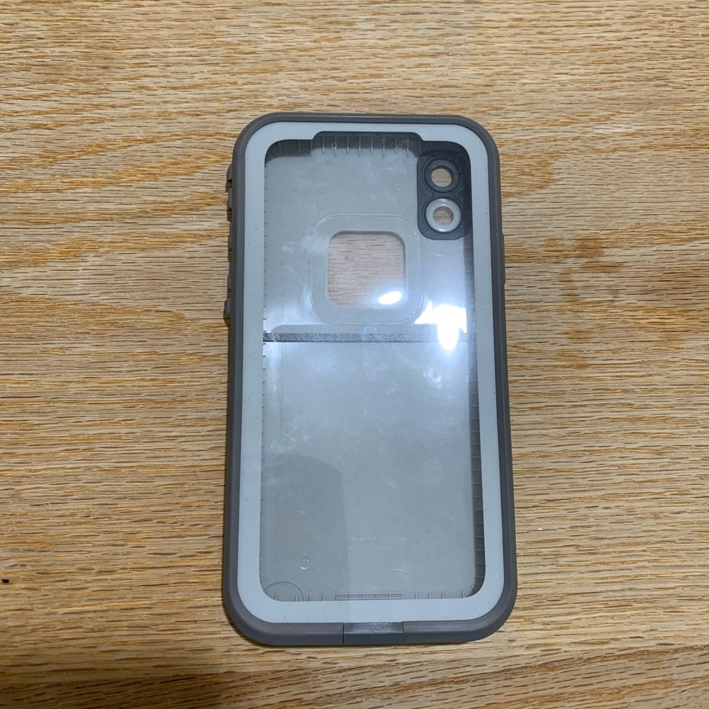 iPhone XR Lifeproof FRÉ Water Resistant Case
